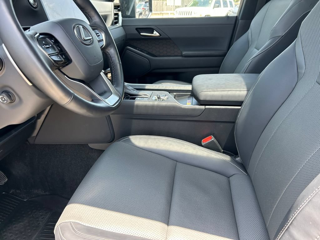 Used 2024 Lexus GX 550 w/ Accessory Package (Z1) AWD/4WD image 11