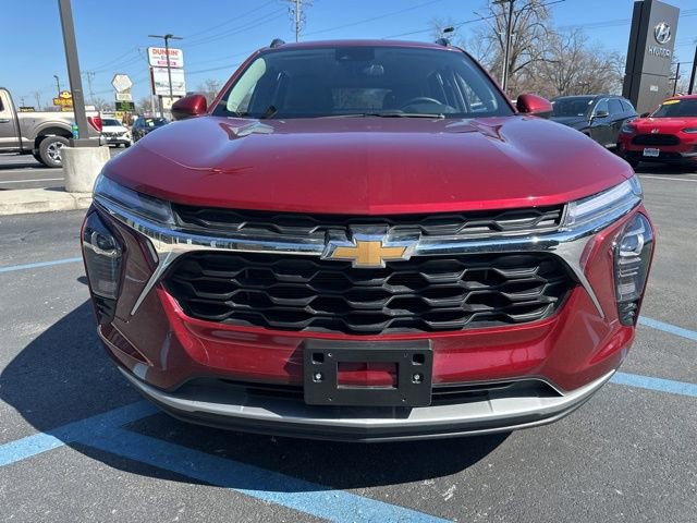 Used 2025 Chevrolet Trax LT w/ LT Convenience Package image 11