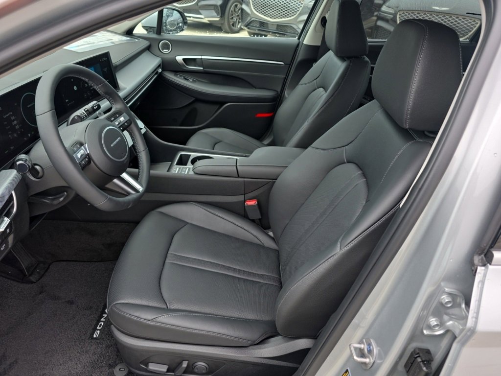 New 2025 Hyundai Sonata Limited image 9