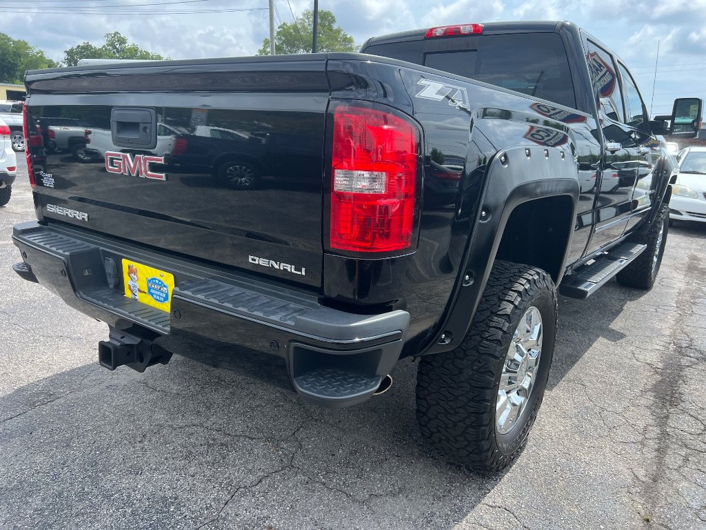 Used 2015 GMC Sierra 2500 Denali w/ Driver Alert Package AWD/4WD image 3