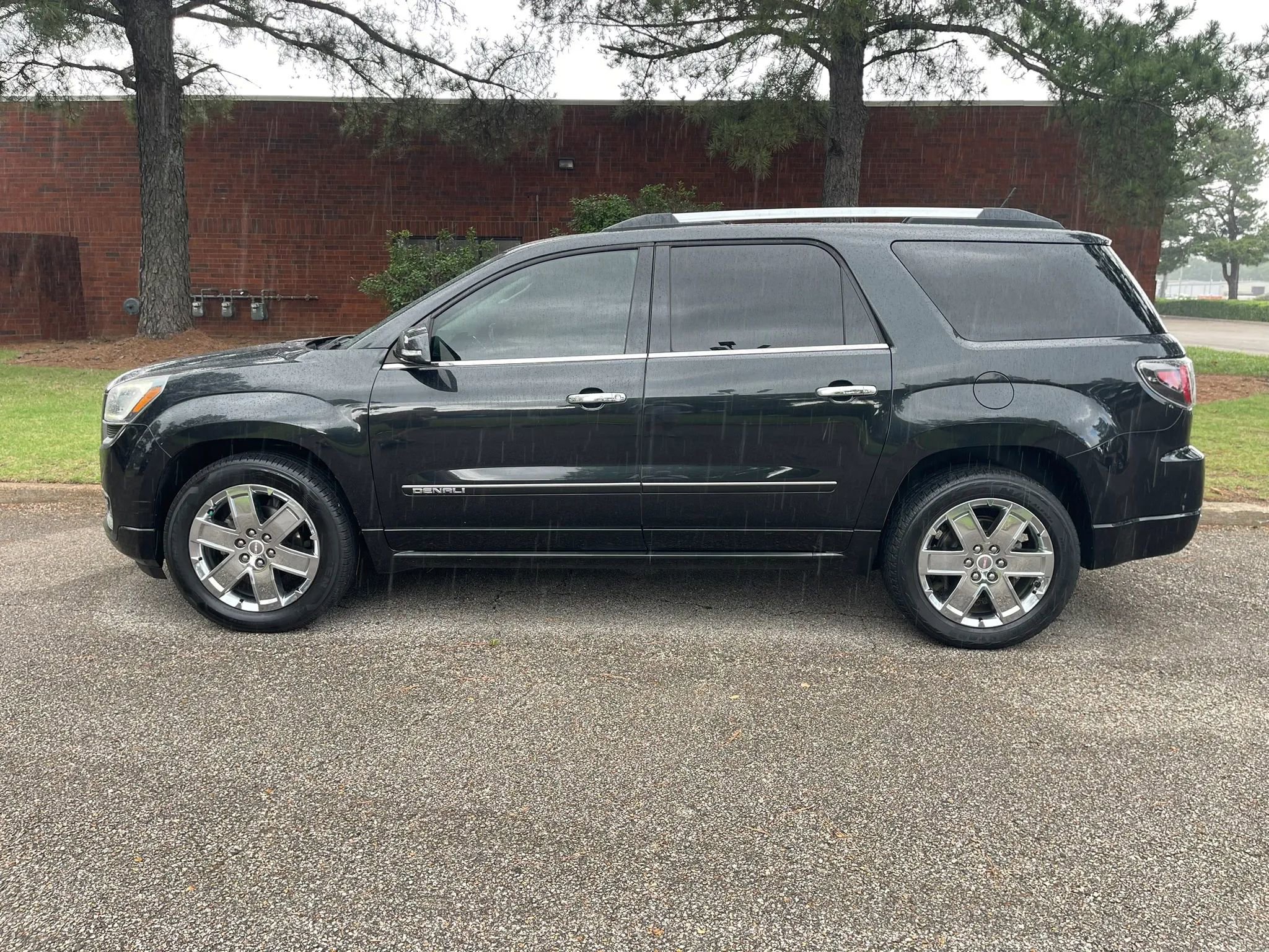 Used 2014 GMC Acadia Denali FWD image 2