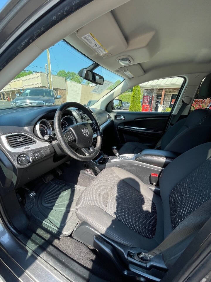 Used 2018 Dodge Journey SE w/ Blacktop Package FWD image 13