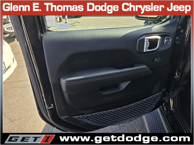 Used 2023 Jeep Wrangler Sahara image 24