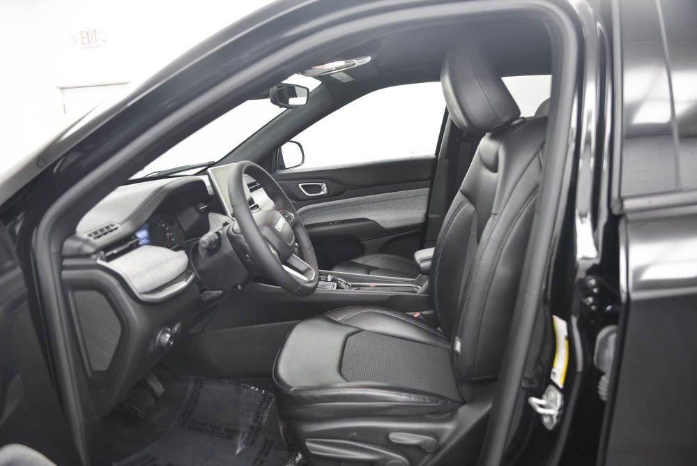 Used 2023 Jeep Compass Latitude image 12