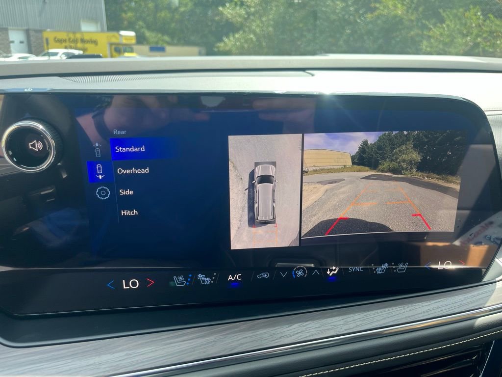 New 2025 Chevrolet Suburban Premier image 18