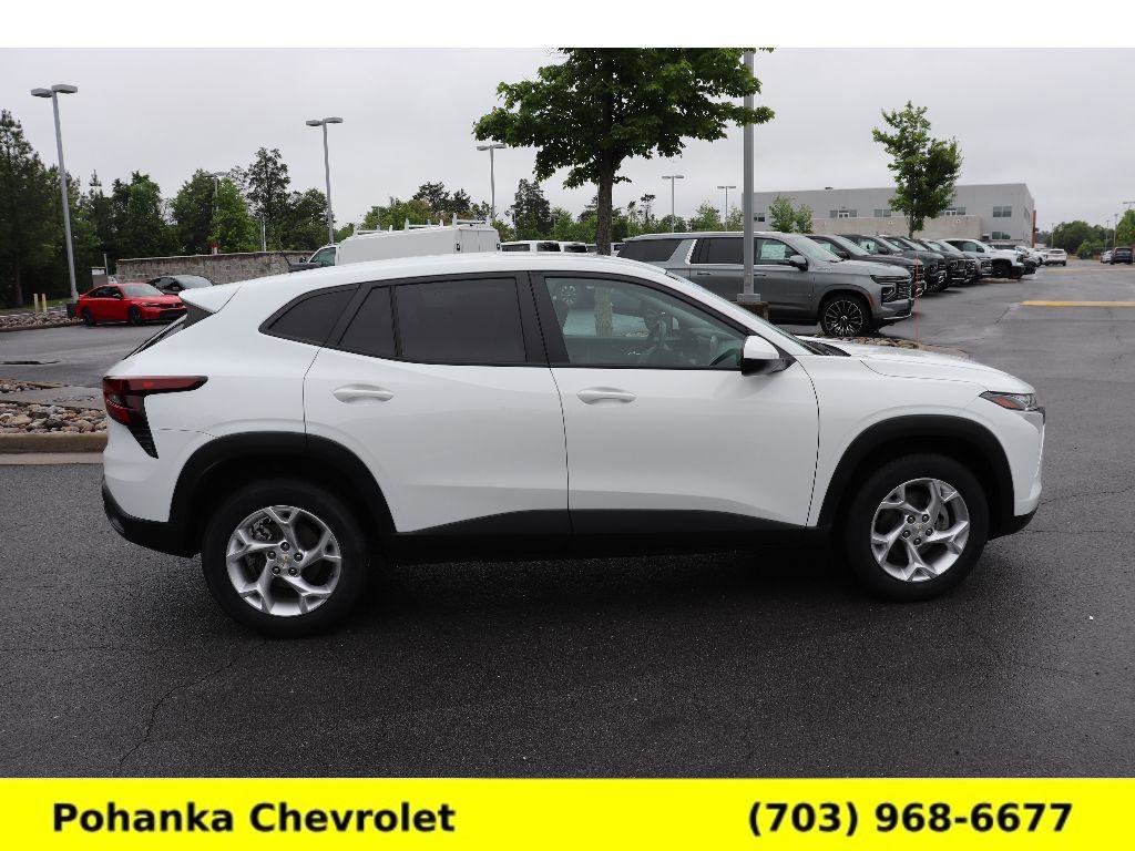 Used 2024 Chevrolet Trax LS w/ LS Convenience Package FWD image 8