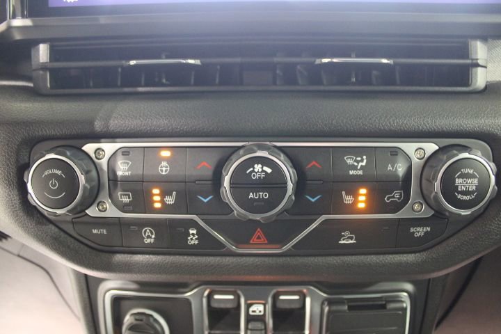 Used 2024 Jeep Wrangler Willys image 34