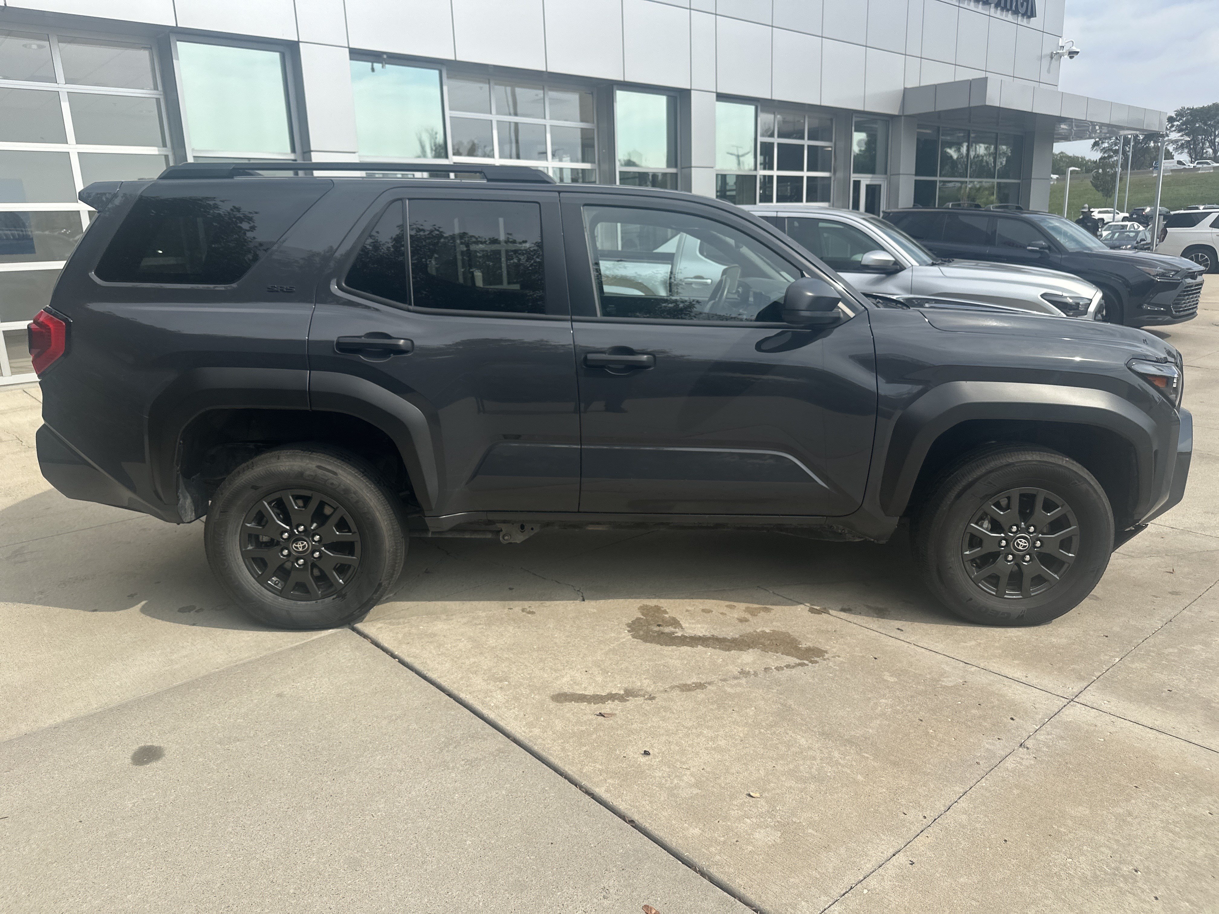 Used 2025 Toyota 4Runner SR5 AWD/4WD image 10