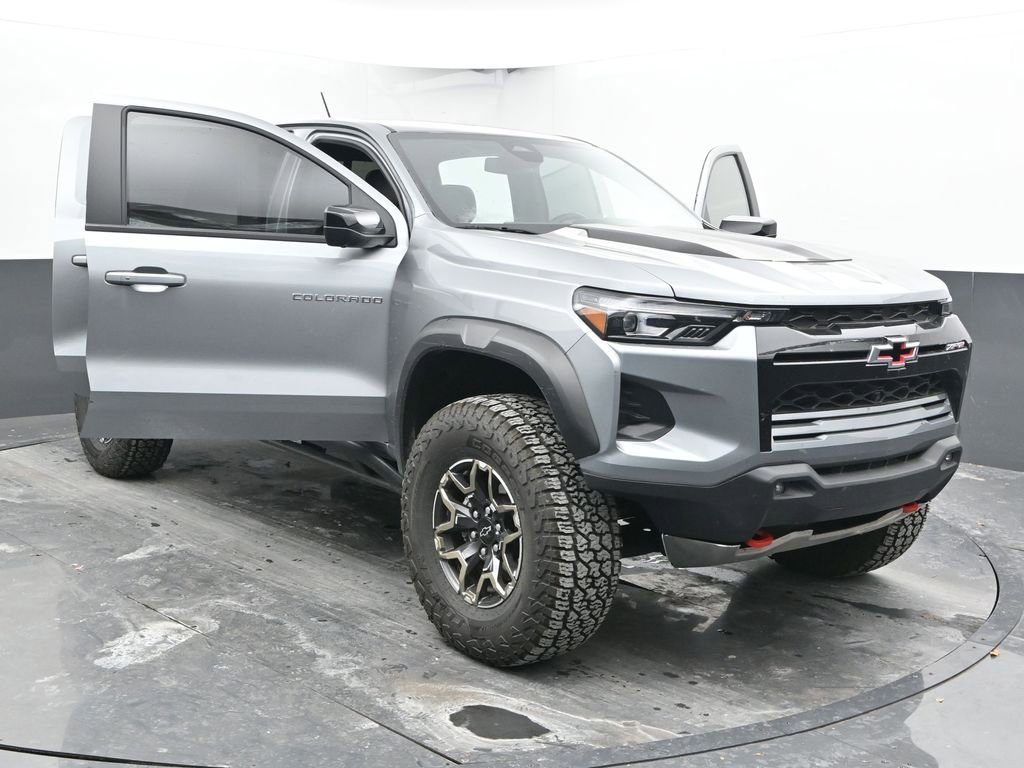Used 2024 Chevrolet Colorado ZR2 w/ ZR2 Convenience Package III image 52