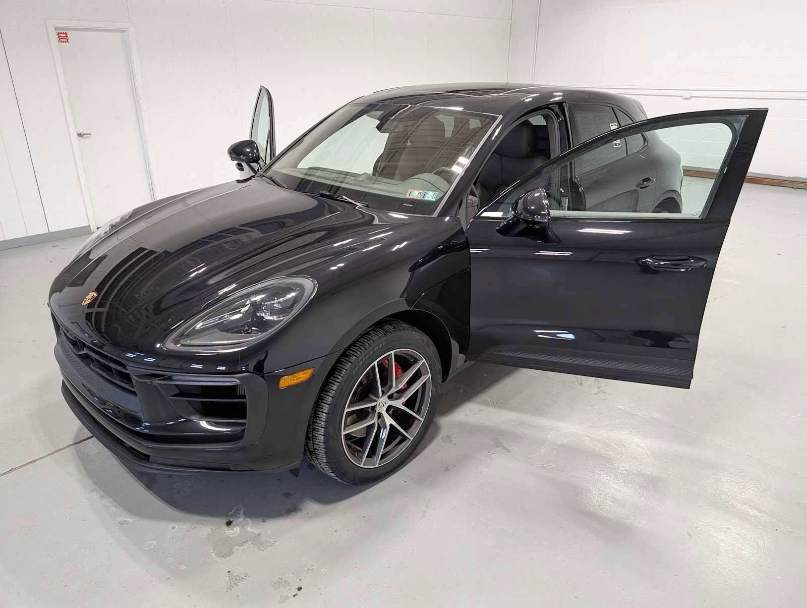Used 2023 Porsche Macan S image 16