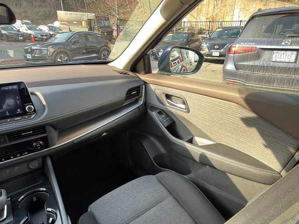 Used 2023 Nissan Rogue SV AWD/4WD image 16