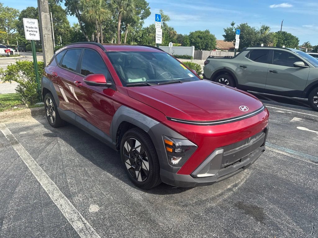 Used 2024 Hyundai Kona SEL w/ Convenience Package FWD image 4