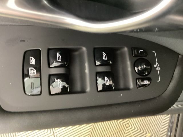 New 2026 Volvo XC90 B6 Plus w/ Protection Package Premier image 18