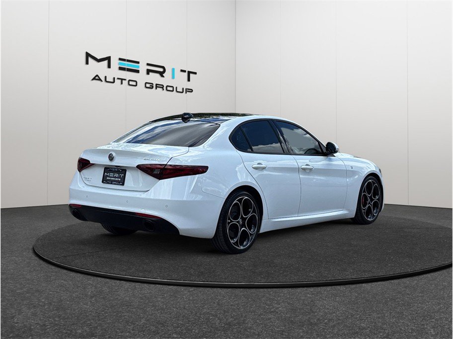 Used 2022 Alfa Romeo Giulia Ti w/ Active Assist Plus Package RWD image 9