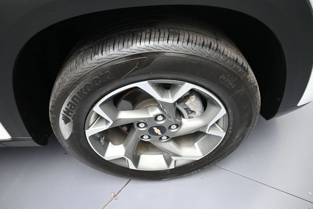 Used 2025 Chevrolet Trax LT w/ LT Convenience Package FWD image 13