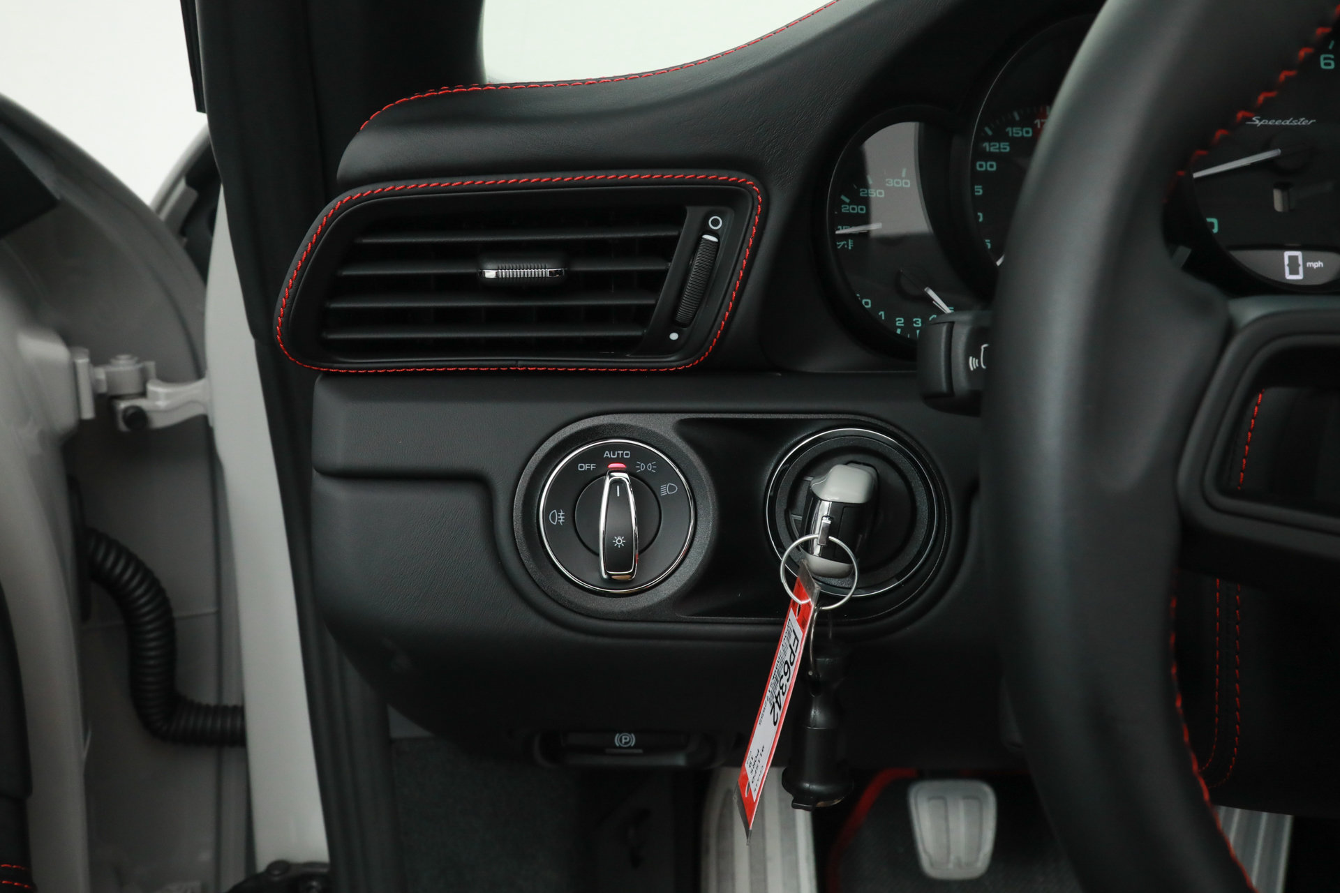 Used 2019 Porsche 911 Speedster RWD image 28