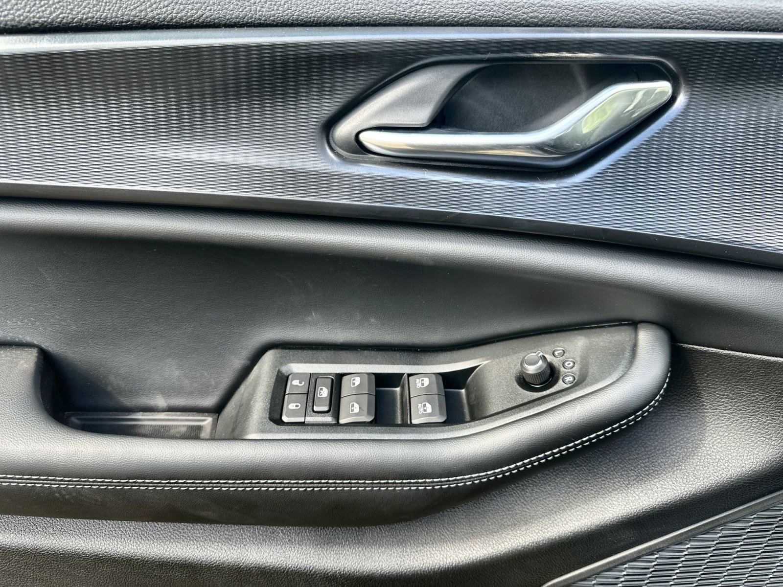 New 2025 Jeep Grand Cherokee L Laredo w/ Luxury Tech Group I image 15