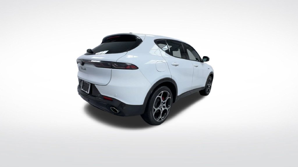 Used 2024 Alfa Romeo Tonale Veloce w/ Premium Interior Package AWD/4WD image 8
