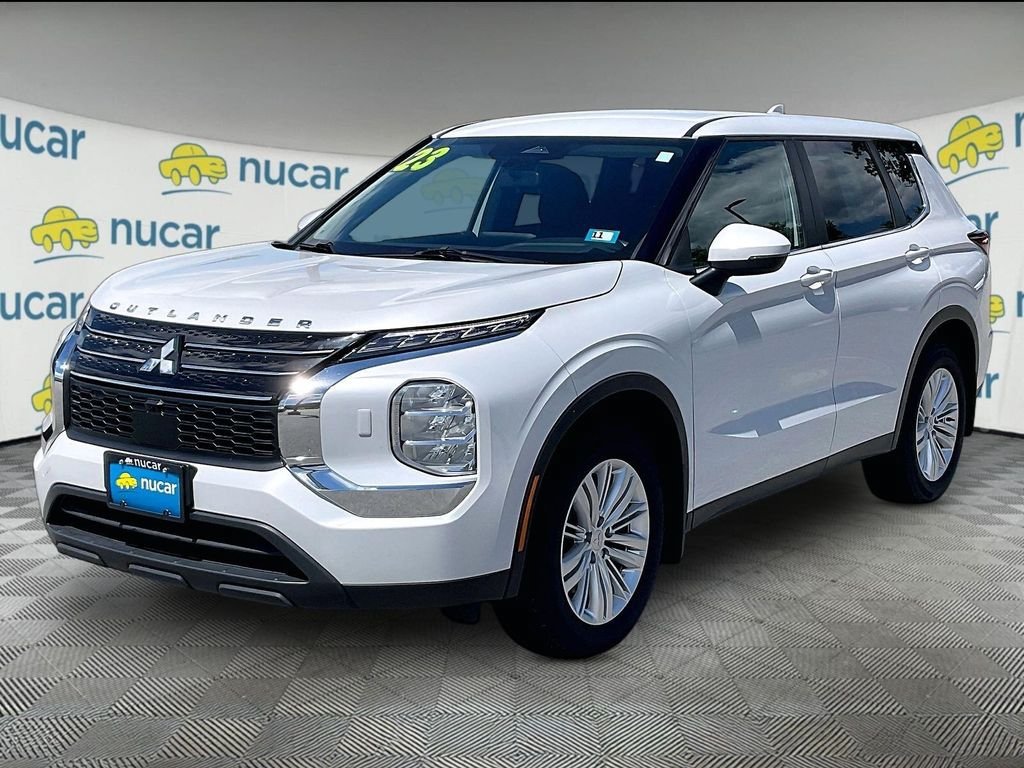 Used 2023 Mitsubishi Outlander ES AWD/4WD image 3