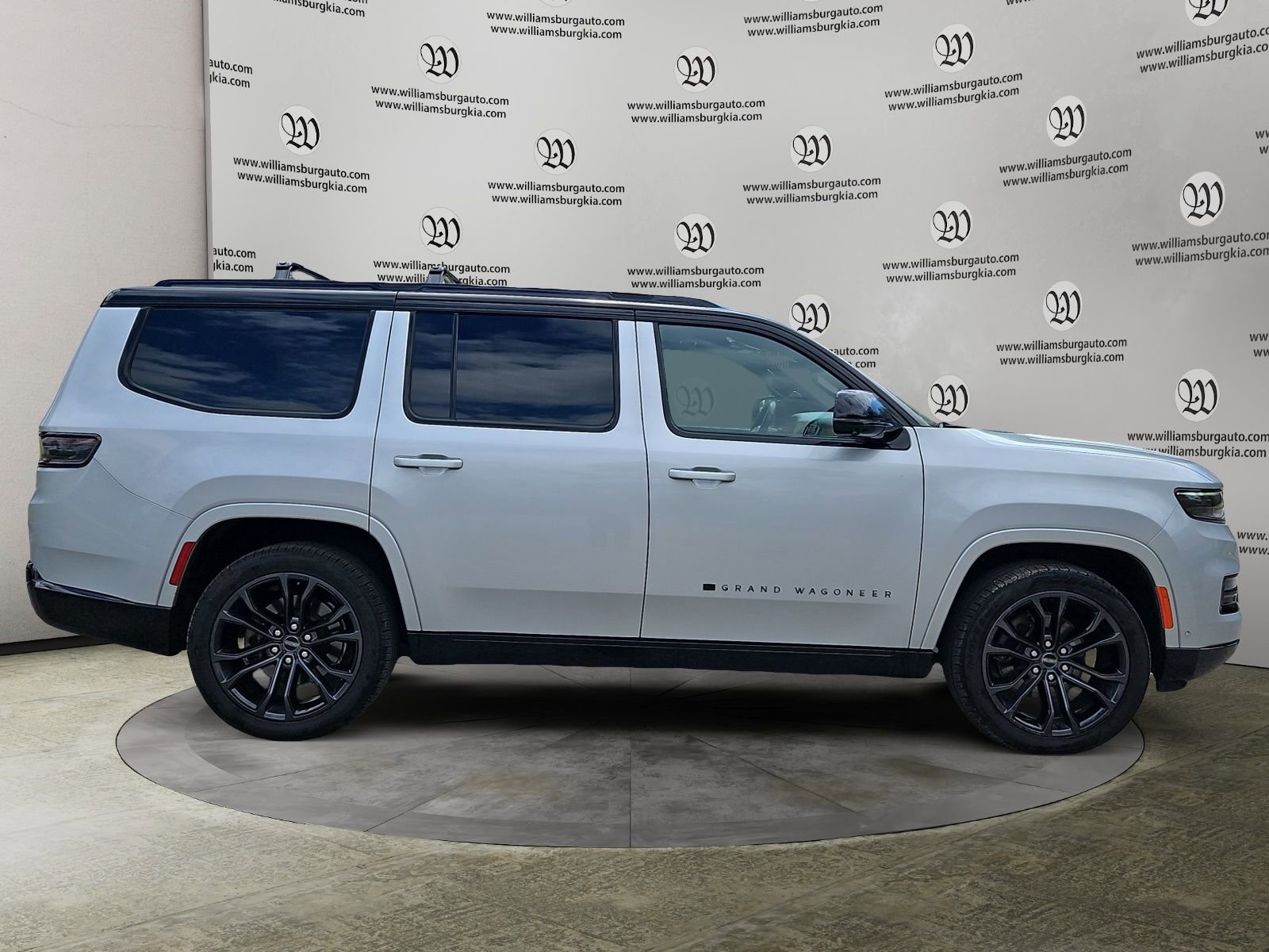 Used 2024 Jeep Grand Wagoneer Series II w/ Quick Order Packagew 28T image 6