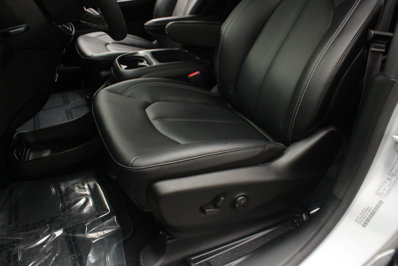 Used 2026 Chrysler Pacifica Select FWD image 17