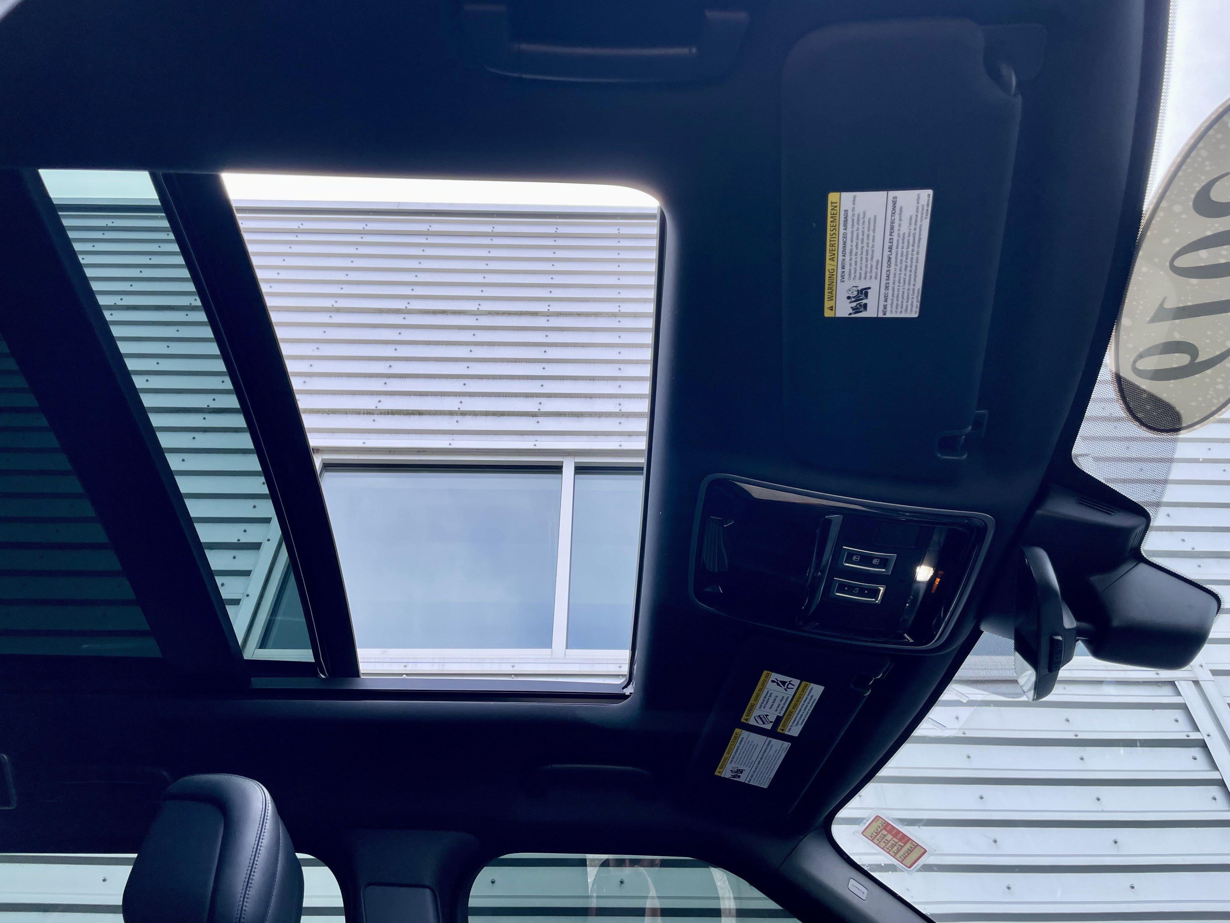 Used 2019 Land Rover Range Rover Sport HSE AWD/4WD image 18