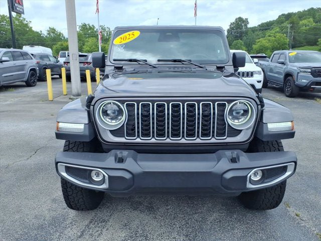 Used 2025 Jeep Wrangler Unlimited Sahara AWD/4WD image 2