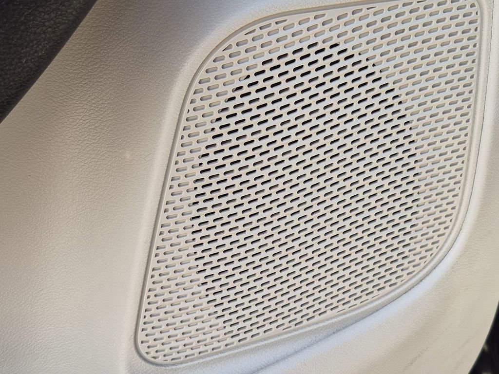 Certified 2023 Chrysler Pacifica Touring-L FWD image 15