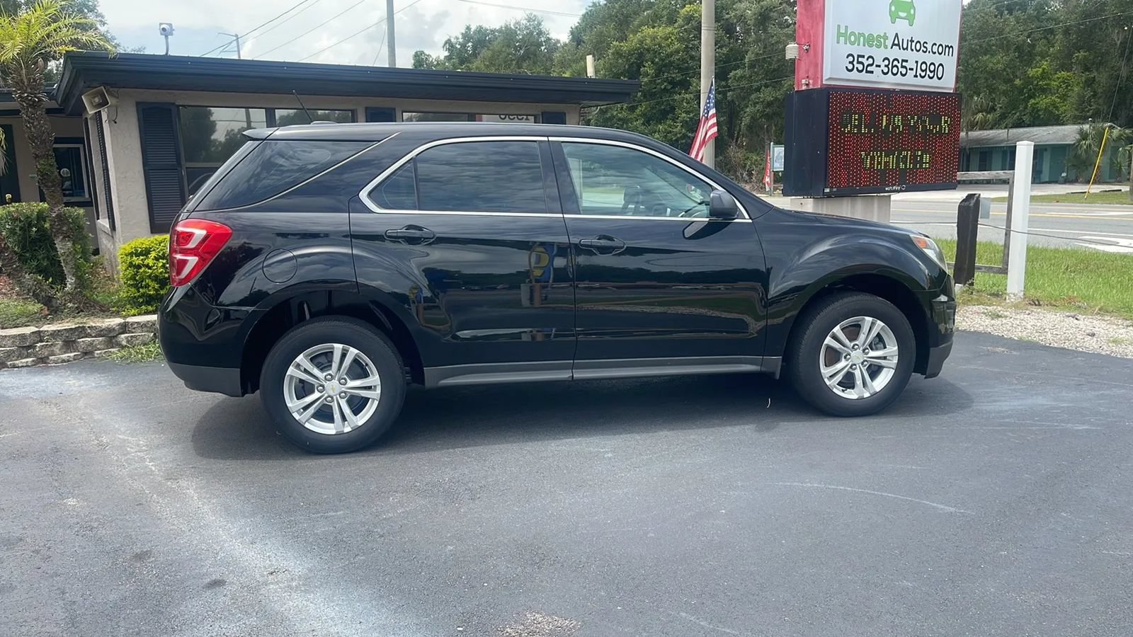 Used 2017 Chevrolet Equinox LS FWD image 8