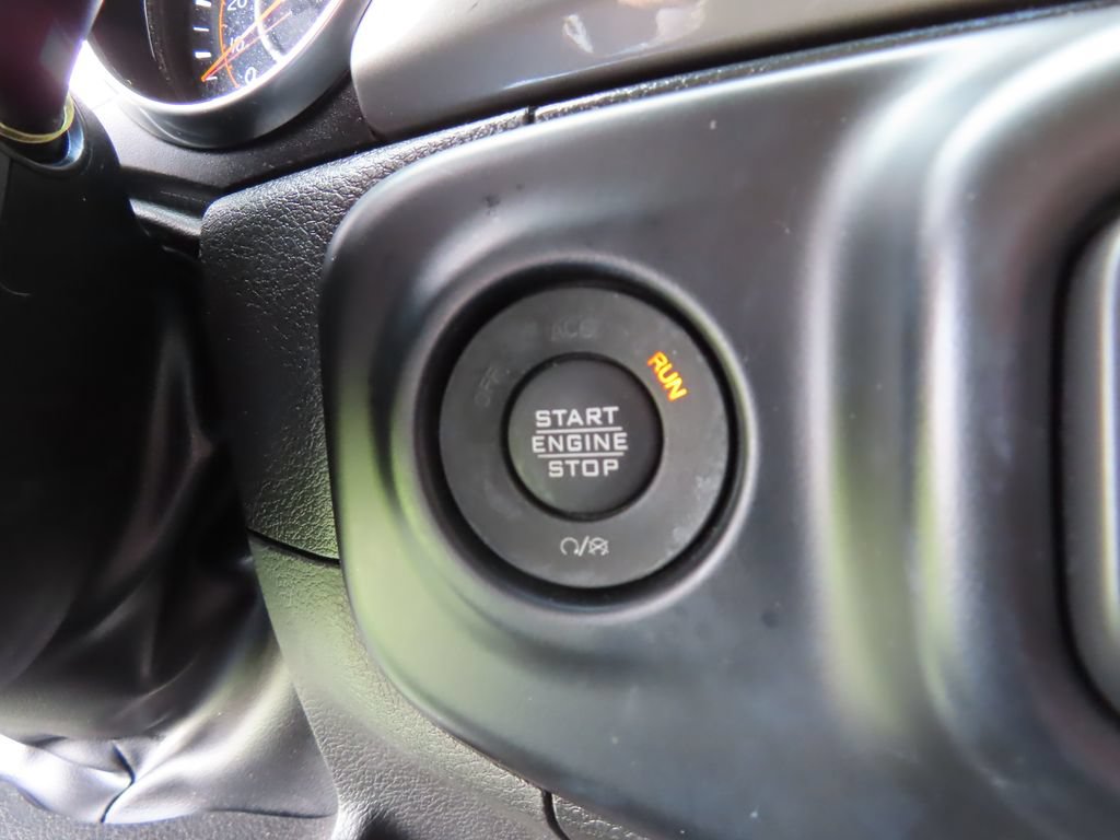 Used 2023 Jeep Wrangler Unlimited Sahara w/ Cold Weather Group AWD/4WD image 10