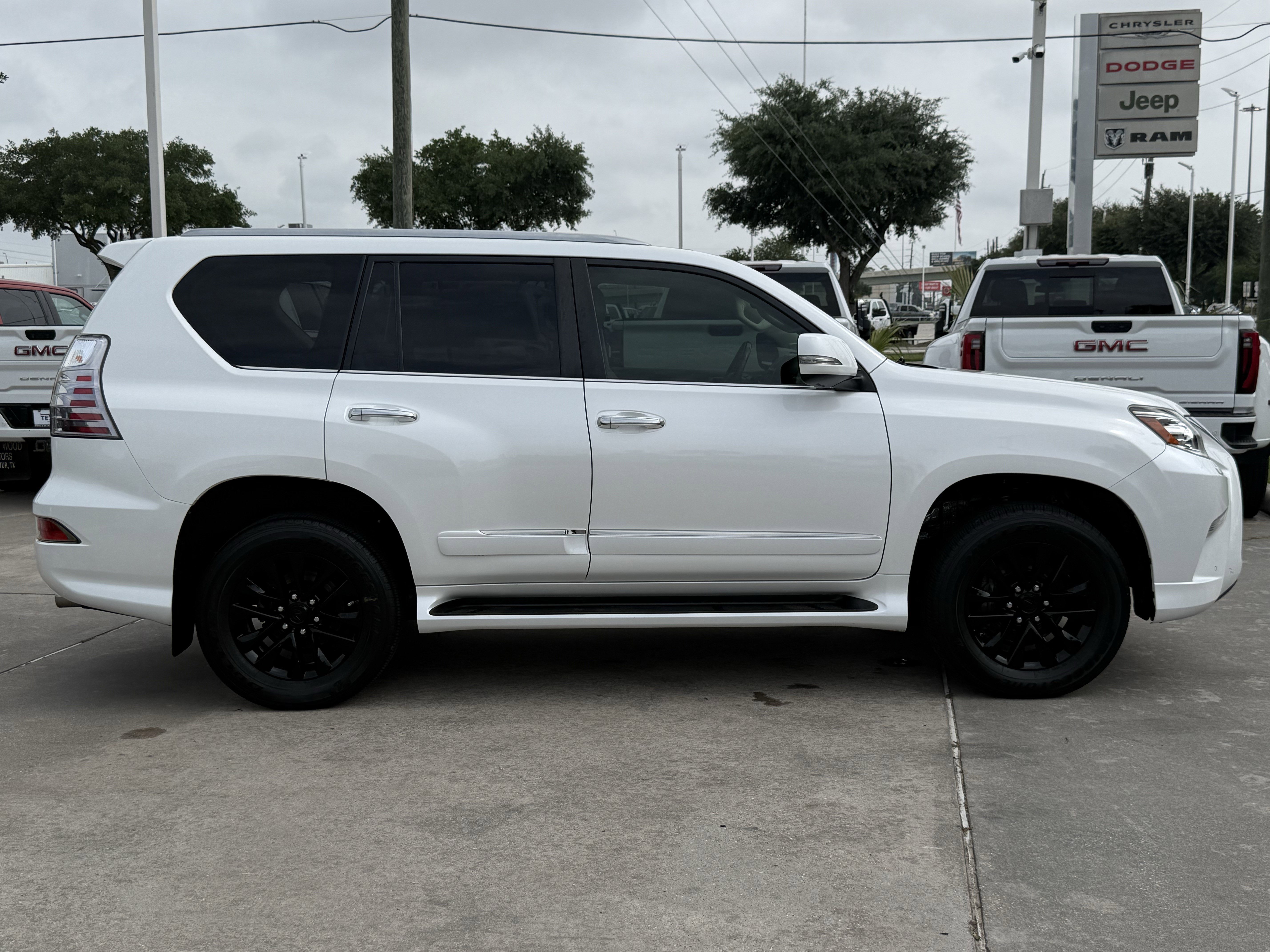 Used 2019 Lexus GX 460 Premium w/ Premium Package AWD/4WD image 3