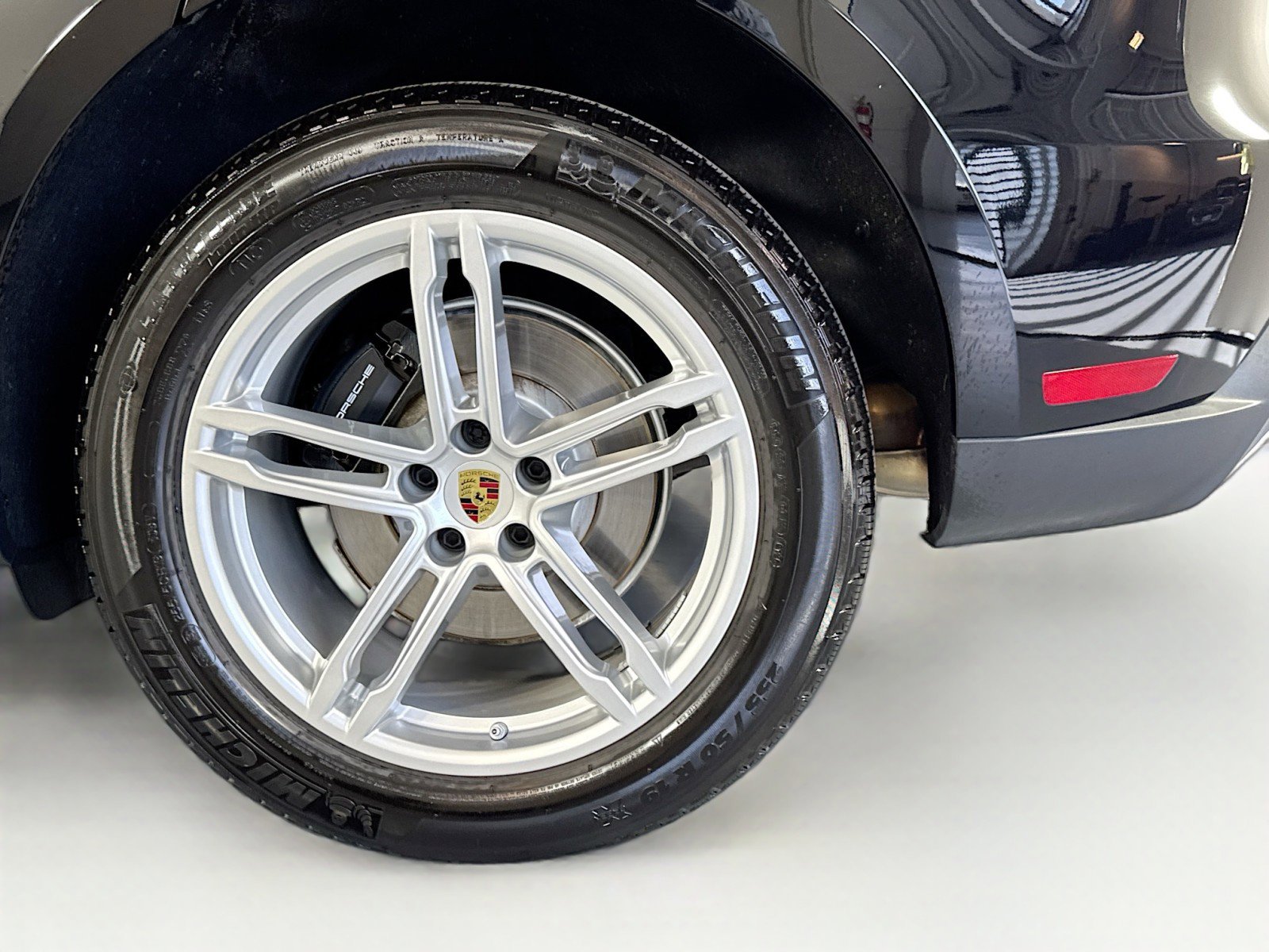 Certified 2025 Porsche Macan image 25