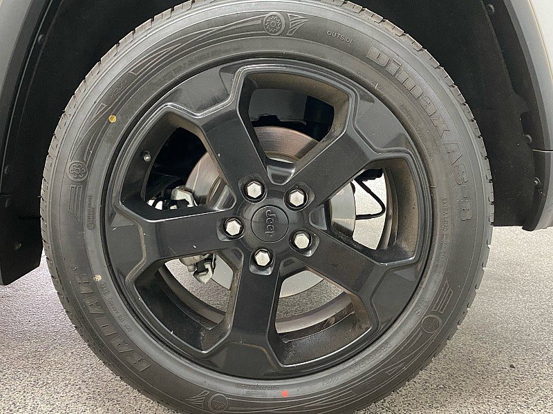 Used 2020 Jeep Grand Cherokee Laredo image 24