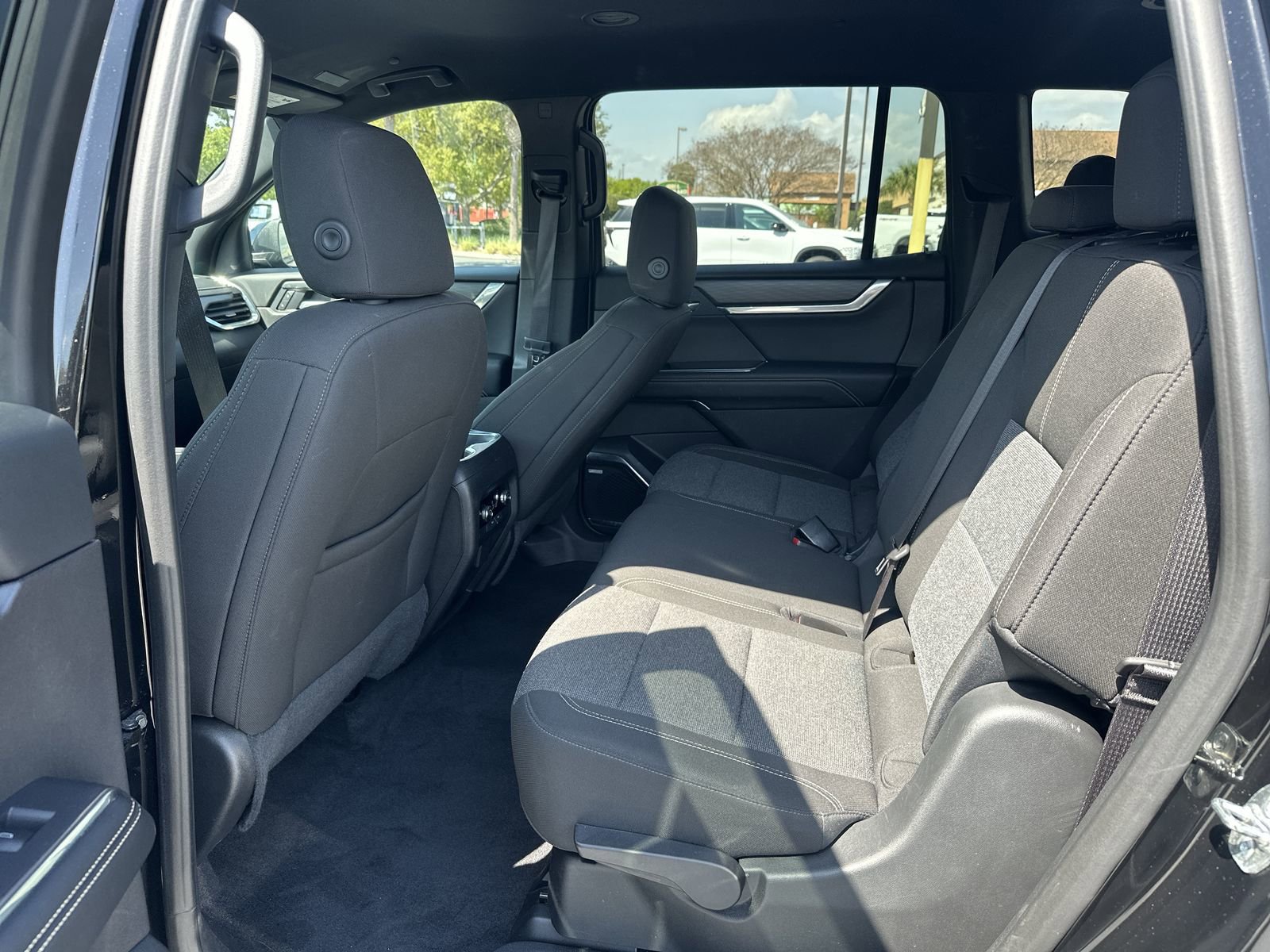 Used 2025 GMC Acadia Elevation image 30