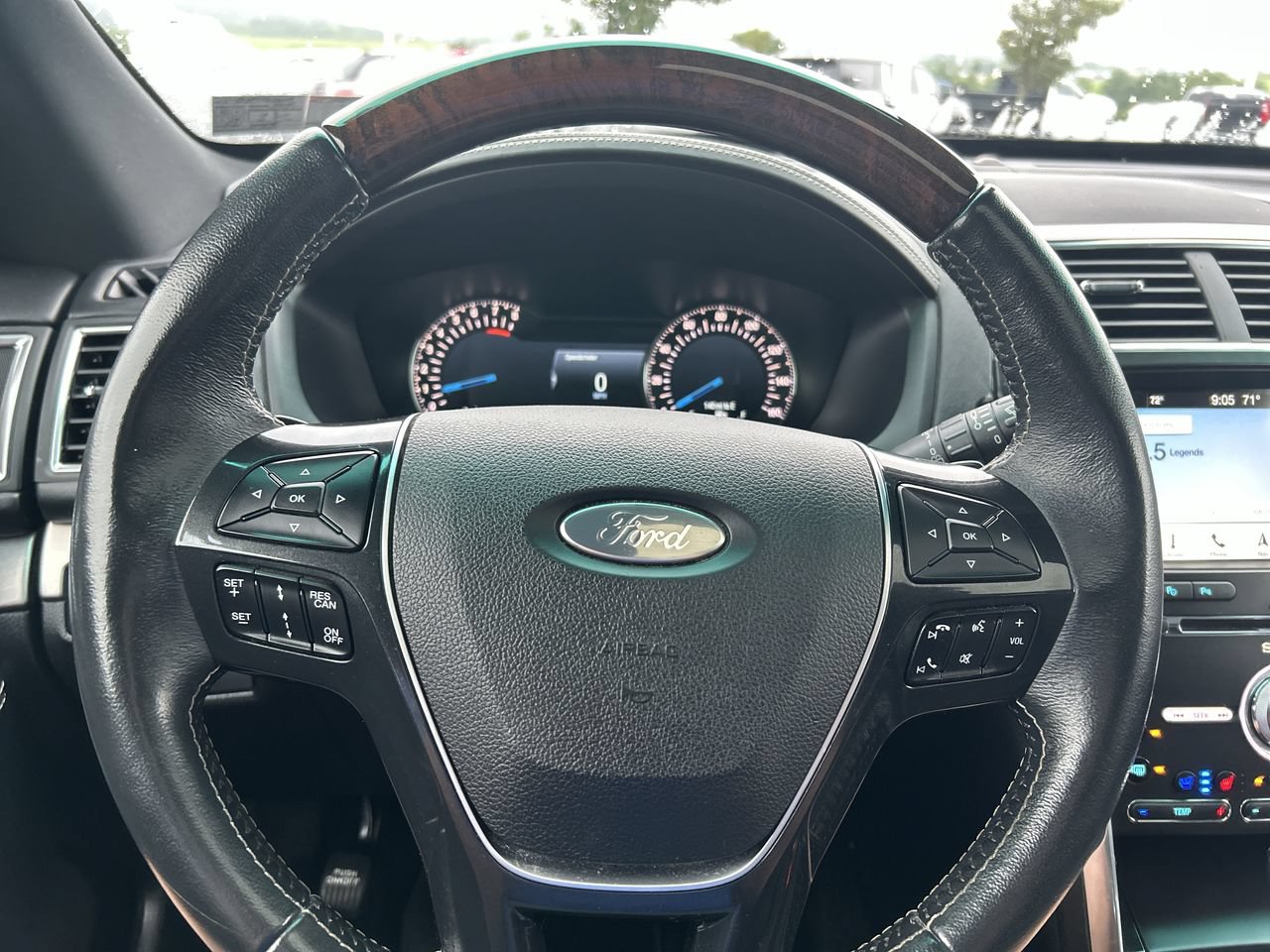 Used 2017 Ford Explorer Platinum AWD/4WD image 25
