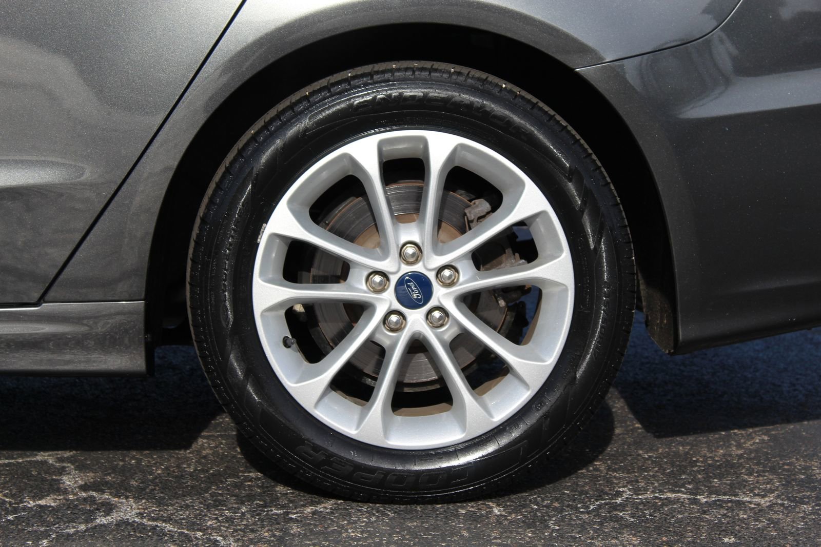 Used 2020 Ford Fusion SE image 26