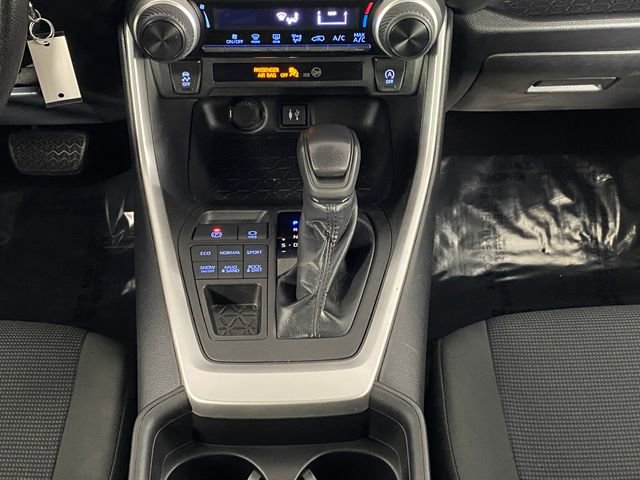Used 2019 Toyota RAV4 LE AWD/4WD image 16