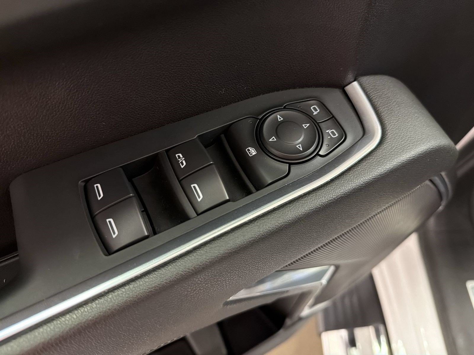 Used 2023 Chevrolet Silverado 1500 LT RWD image 12