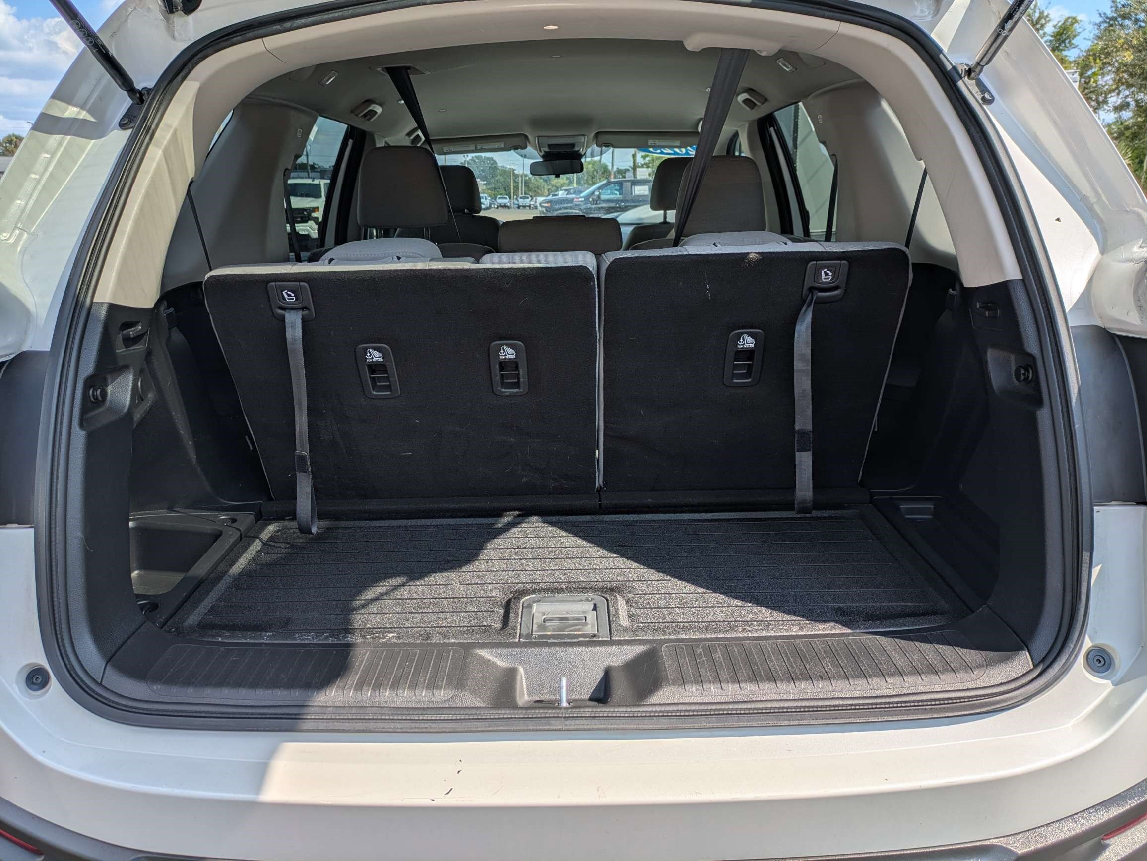 Used 2023 Honda Pilot LX image 12