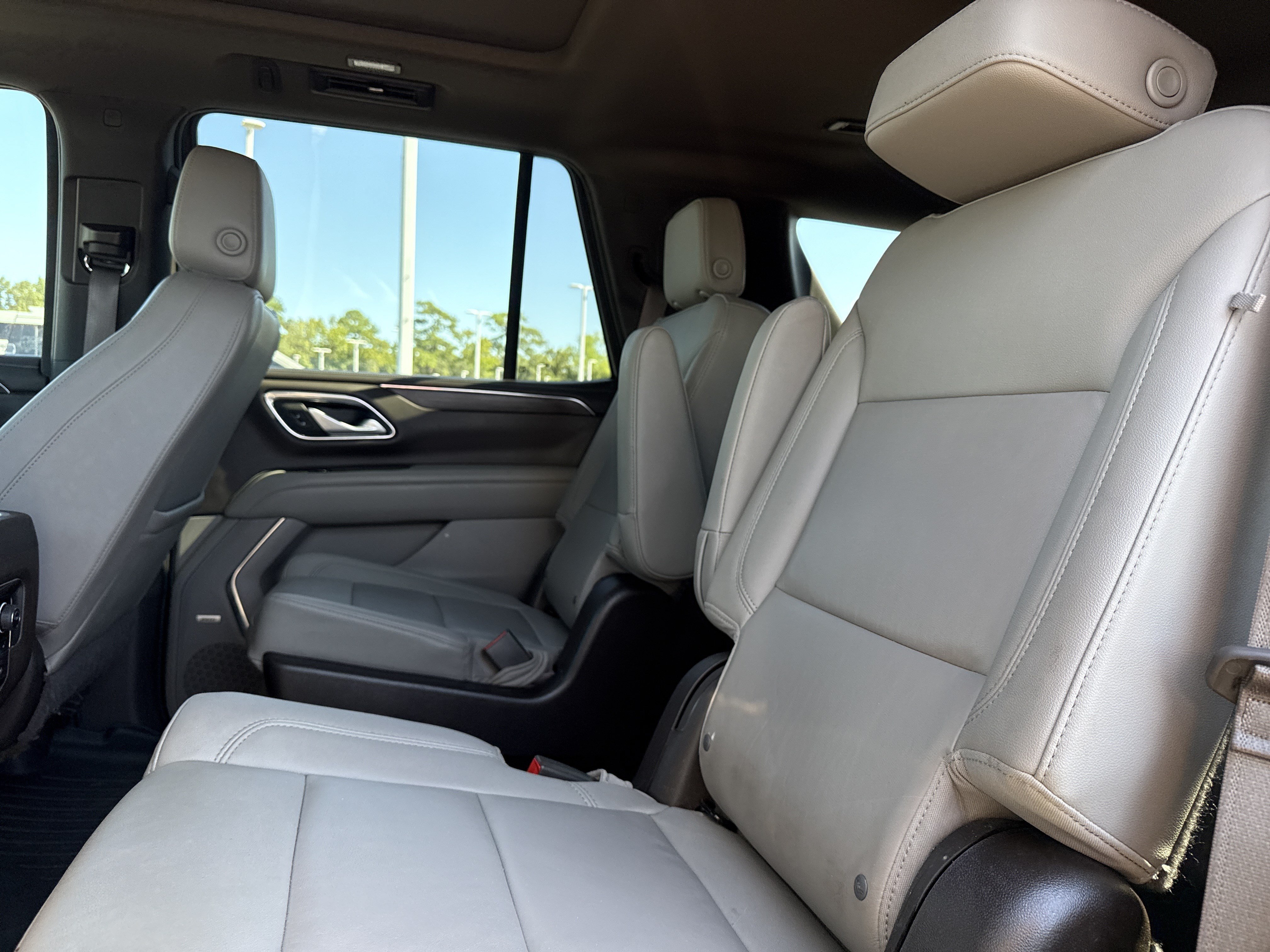 Used 2022 Chevrolet Tahoe Z71 w/ Z71 Off-Road Package AWD/4WD image 30