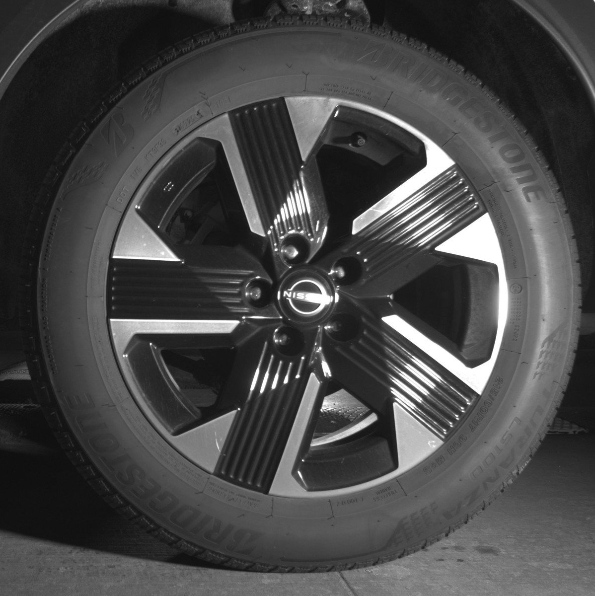 Used 2025 Nissan Kicks SV image 14