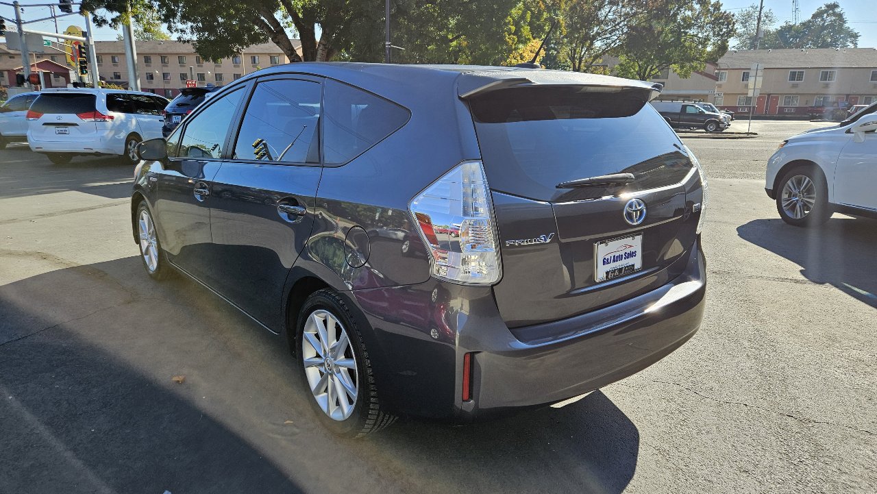 Used 2012 Toyota Prius V Five image 12