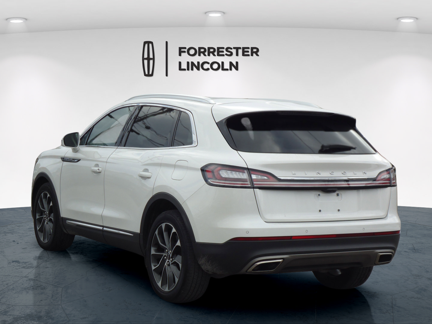 Used 2023 Lincoln Nautilus Reserve AWD/4WD image 5