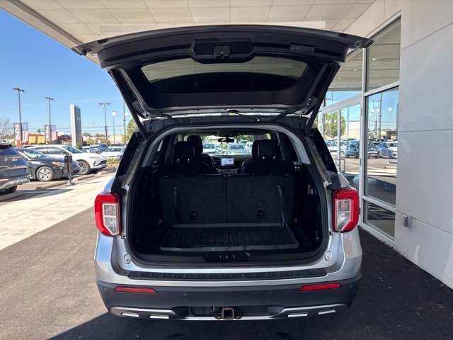 Used 2020 Ford Explorer XLT w/ Equipment Group 202A AWD/4WD image 33