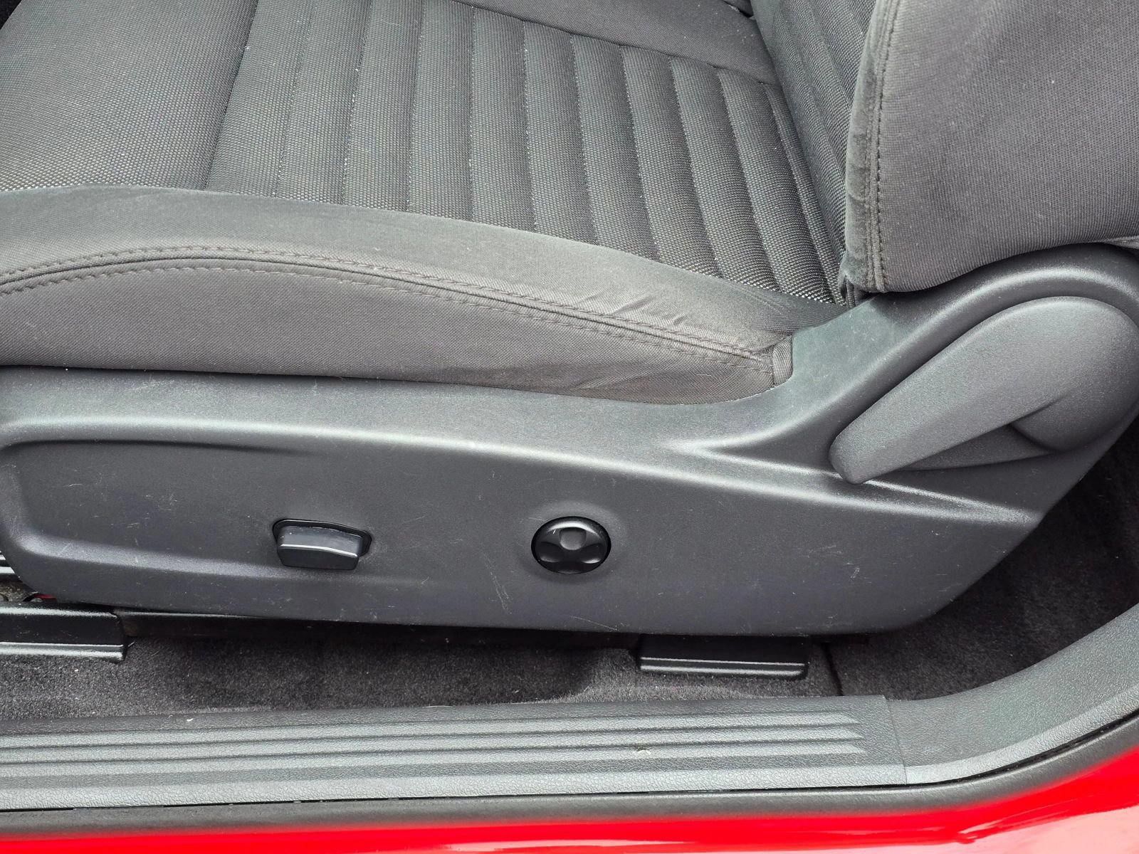 Used 2014 Dodge Challenger SXT RWD image 18