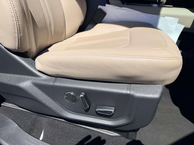 Used 2024 Ford Expedition Limited image 9