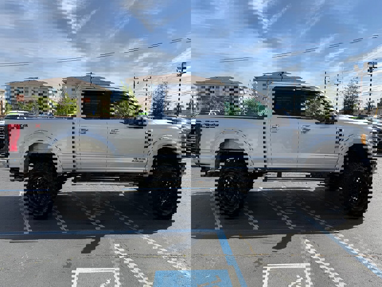 Used 2017 Ford F350 XLT w/ XLT Premium Package image 4