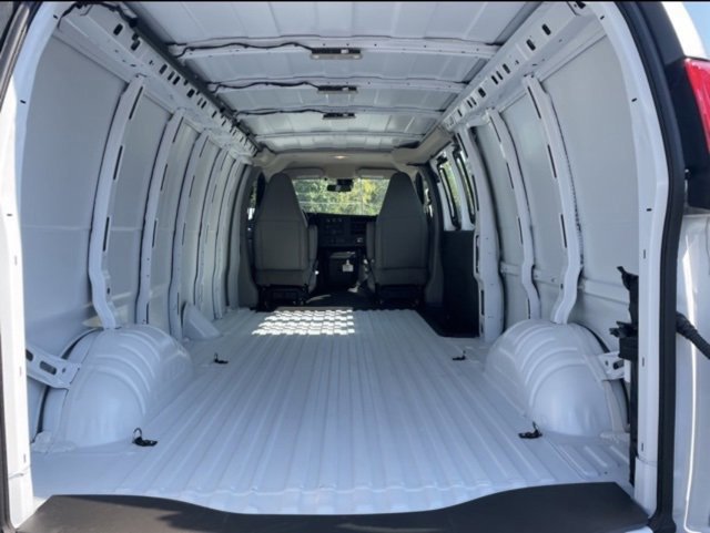 New 2025 GMC Savana 2500 Extended w/ Driver Convenience Package RWD image 9