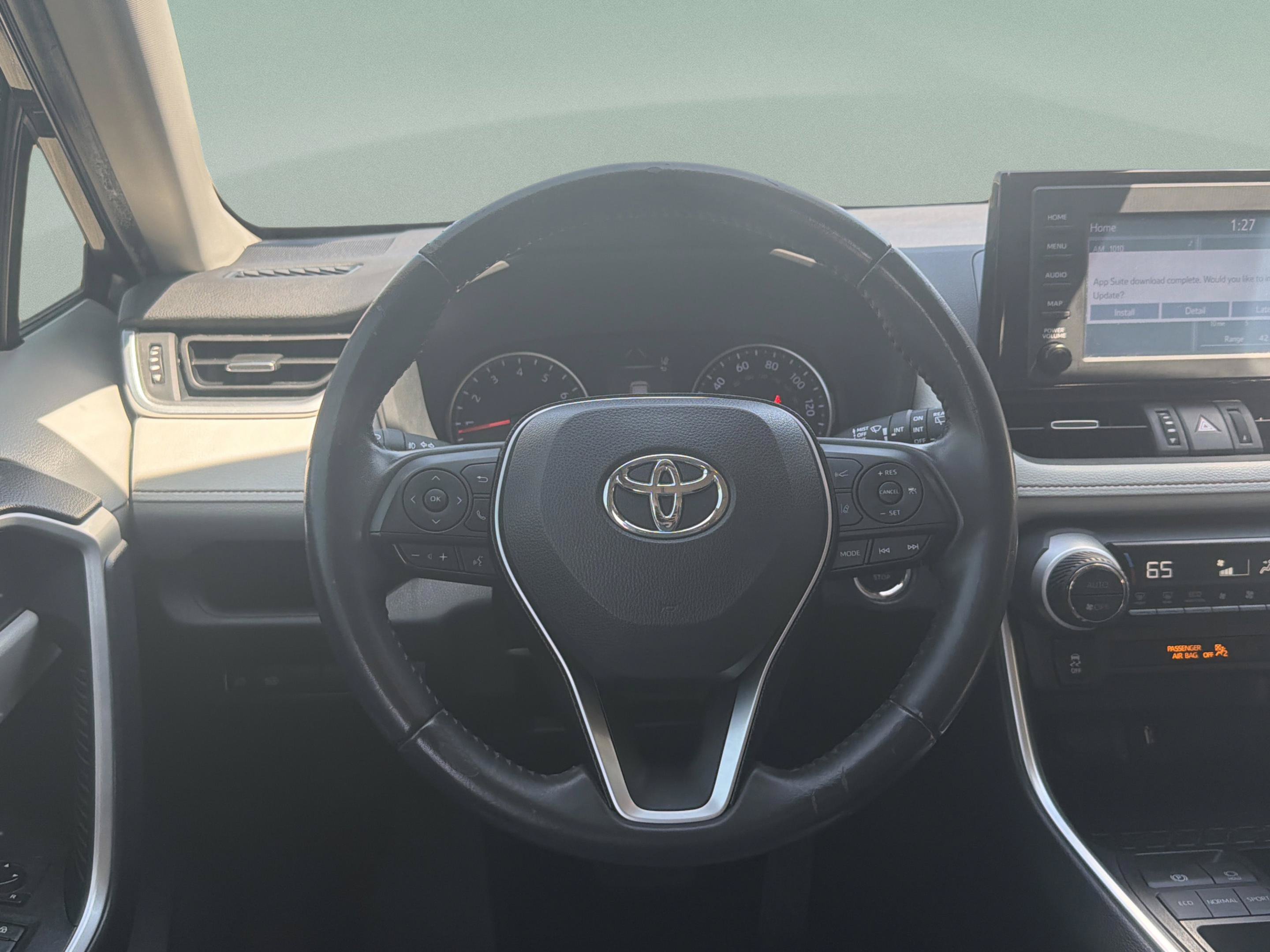 Used 2019 Toyota RAV4 XLE Premium FWD image 9