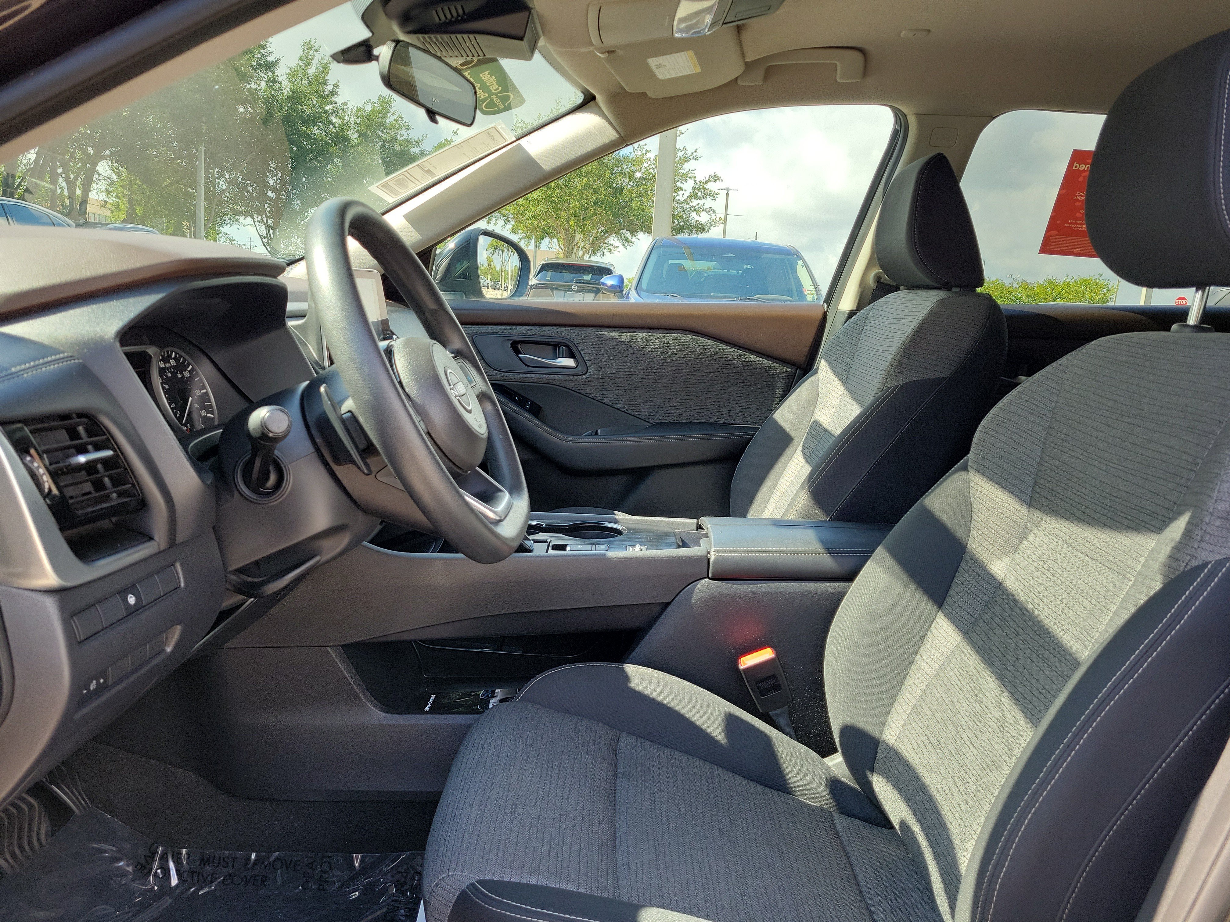 Certified 2023 Nissan Rogue SV FWD image 13